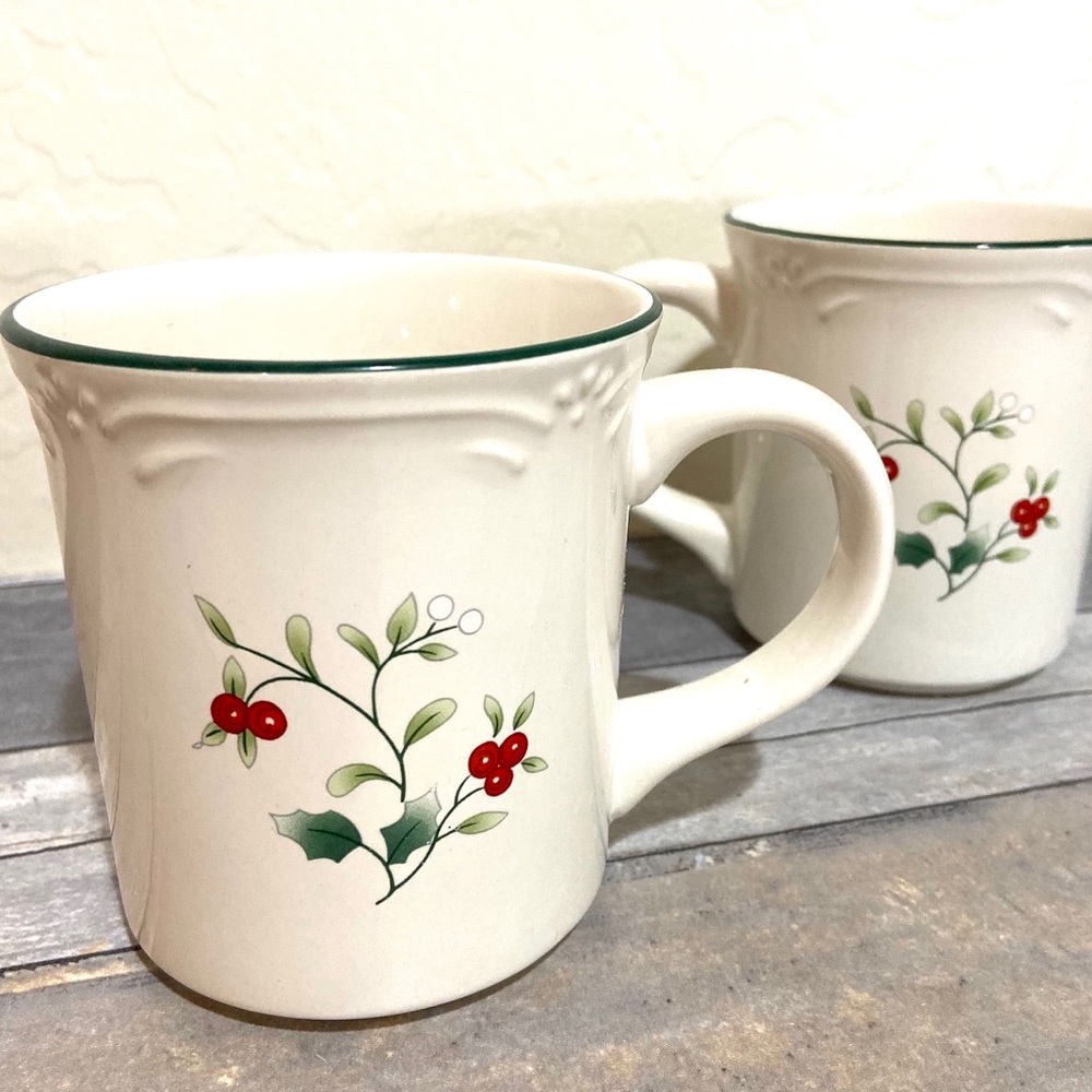 Pfaltzgraff Winterberry Cups | Set of 2